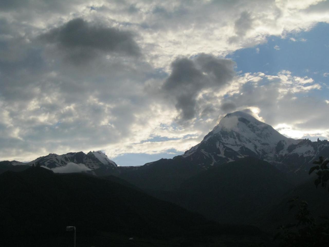 Sabuka Qushashvili Hotel Kazbegi Bagian luar foto